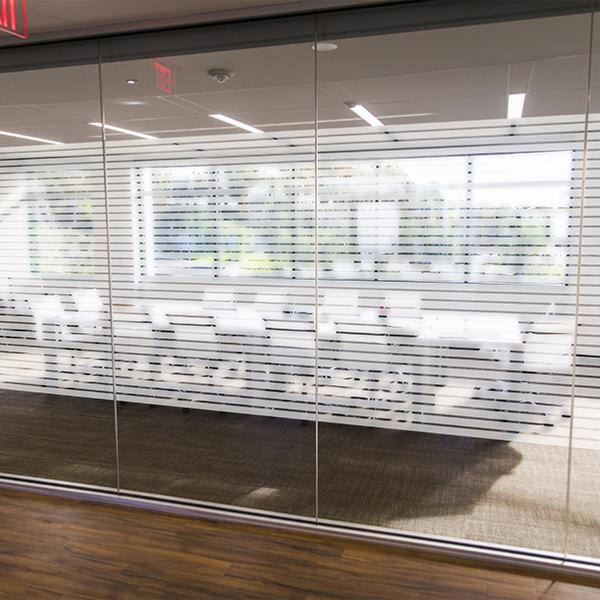 Film adhésif décoratif  à lignes stratos largeur 152 cm , à partir de 2 m de long