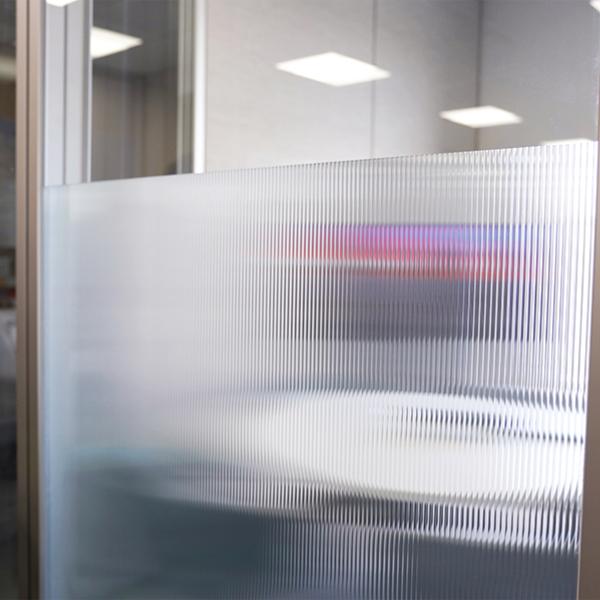 Film adhésif décoratif  à lignes vogue  largeur 152 cm , à partir de 2 m de long